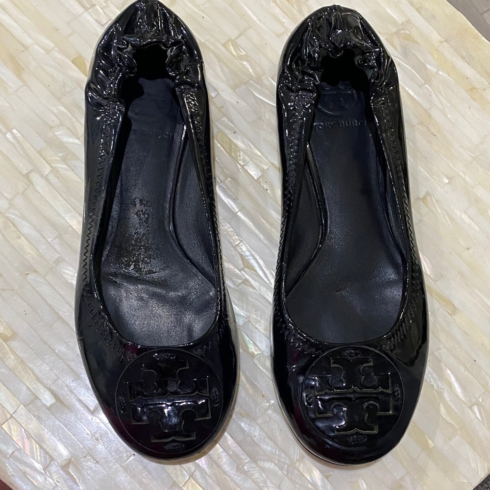 Tory Burch Black Patent Logo Round-Toe Ballet Flats